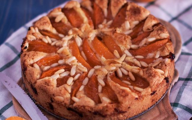 La crostata di albicocche sciroppate con la ricetta semplice