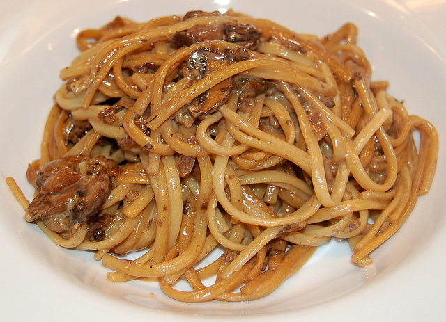 La pasta ai funghi e tonno nella versione in bianco