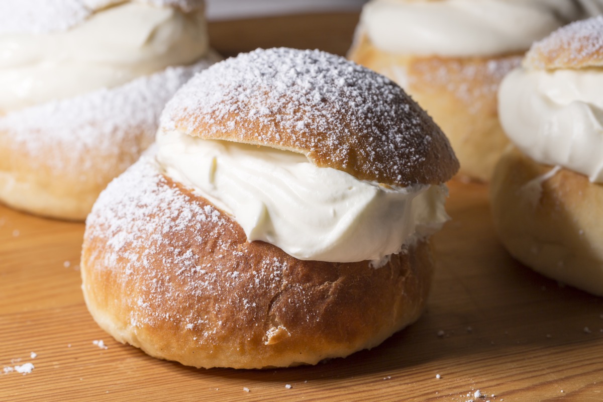 Brioche con crema al limone: la ricetta golosa