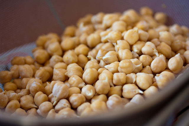 L’insalata di ceci e patate per un contorno appagante