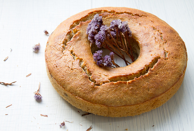 La ciambella allo yogurt con farina integrale perfetta per colazione