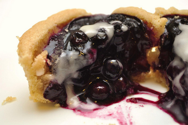 La crostata con uva fragola perfetta per l’ora del te