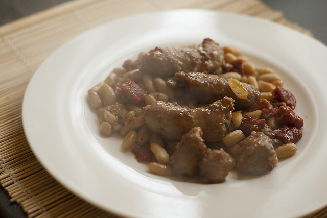 I fagioli all’uccelletto con salsiccia per una cena gustosa