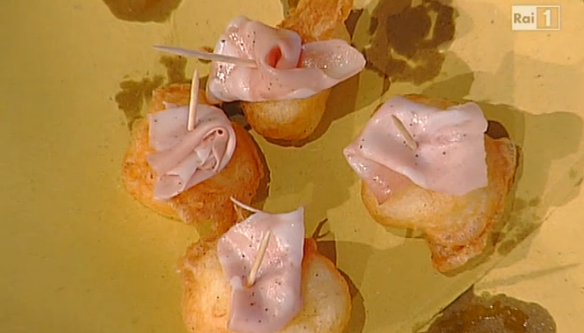 Gnocchi fritti con stracchino e mortadella: la ricetta gustosa di Luisanna Messeri