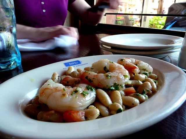 L&#8217;insalata di fagioli cannellini e gamberi con la ricetta sfiziosa