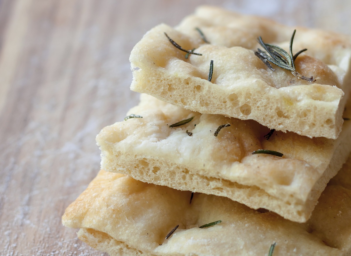 Come si fa la pizza bianca romana con la ricetta della tradizione