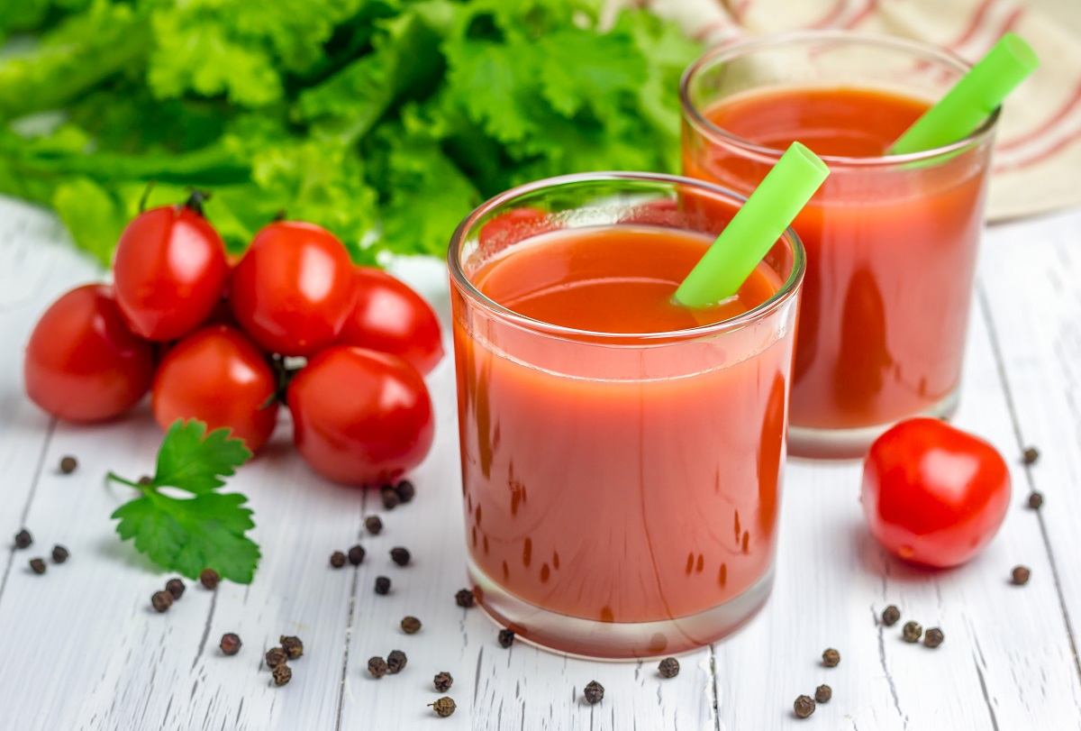 Il succo di pomodoro da bere con la ricetta casalinga