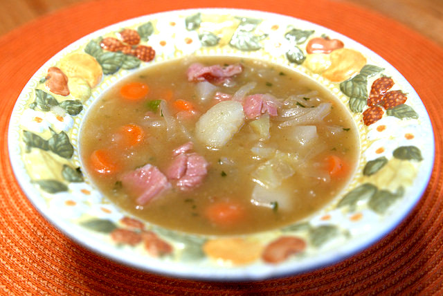 La zuppa verza e patate con la ricetta di Benedetta Parodi
