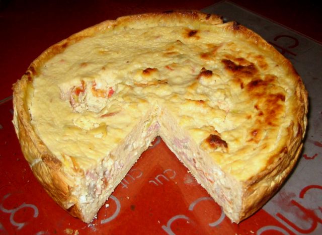 La quiche ricotta e prosciutto cotto per il pranzo di tutta la famiglia