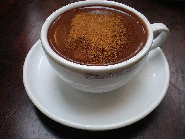 cioccolata calda aromatizzata cannella