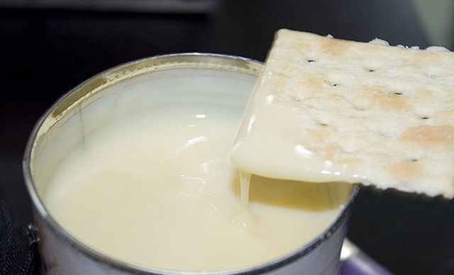 Il latte condensato da preparare con la ricetta per il Bimby