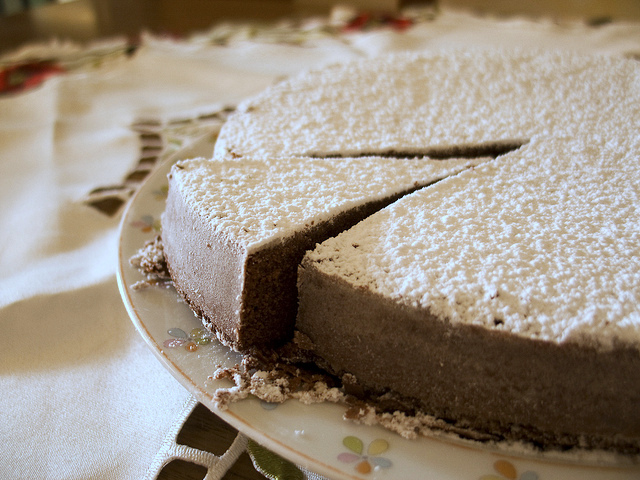 La torta con farina di castagne con la ricetta vegan