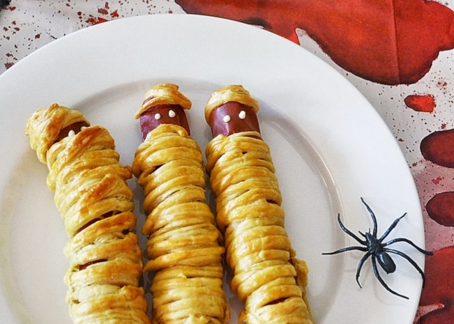 Le ricette di Halloween per fare i wurstel &#8220;mummia&#8221;