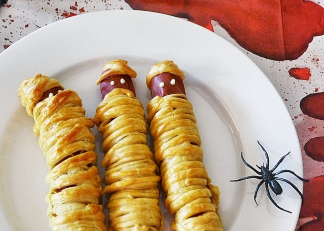 Le ricette di Halloween per fare i wurstel “mummia”