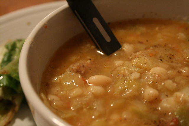 La pasta con verza e fagioli con la ricetta semplice