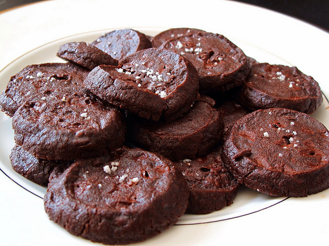 I biscotti alla cannella e cioccolato con la ricetta veloce