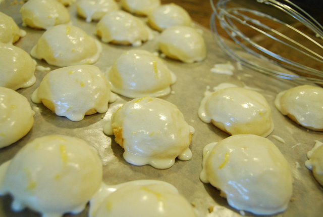 I biscotti glassati al limone con la ricetta golosa