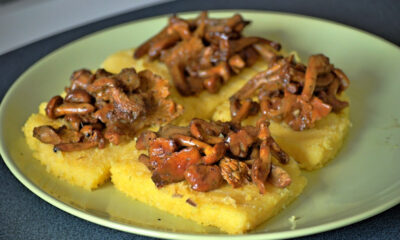 Crostini di polenta con i funghi