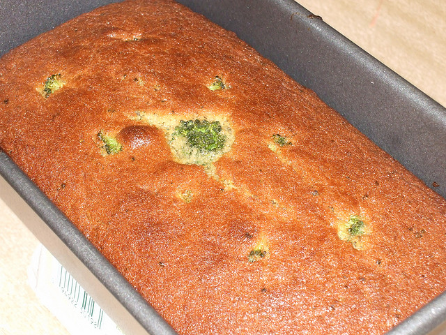 Il plumcake broccoli e salsiccia per un antipasto rustico