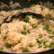 La ricetta del risotto con i piselli in scatola o surgelati e i tempi di cottura giusti
