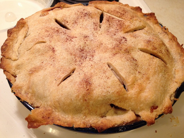 La crostata ripiena di crema e amarene con la ricetta semplice