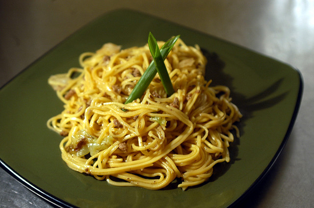 La pasta alla verza e tonno con la ricetta gustosa