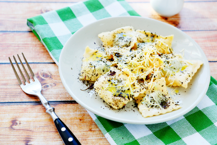 I ravioli con ricotta e funghi porcini per un pranzo sfizioso