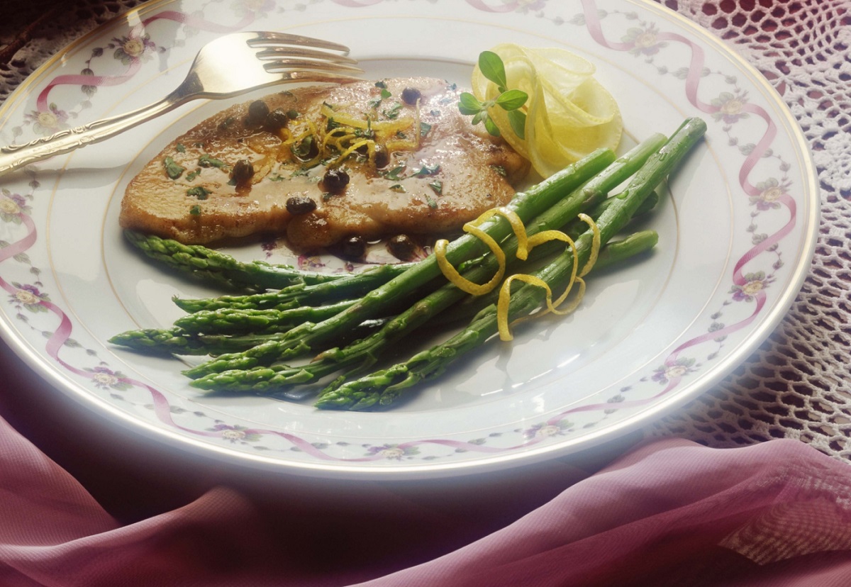 Le fettine di vitello al limone per una cena leggera ma nutriente