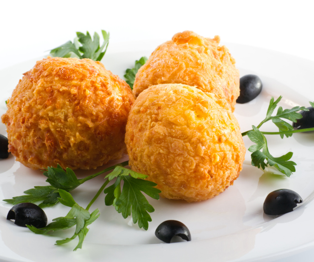 Gli arancini di riso e patate con la ricetta gustosa