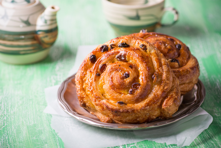 Le girelle con uvetta e crema per una colazione nutriente