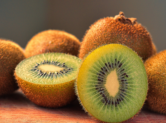 Il cocktail a base di kiwi con la ricetta alcolica