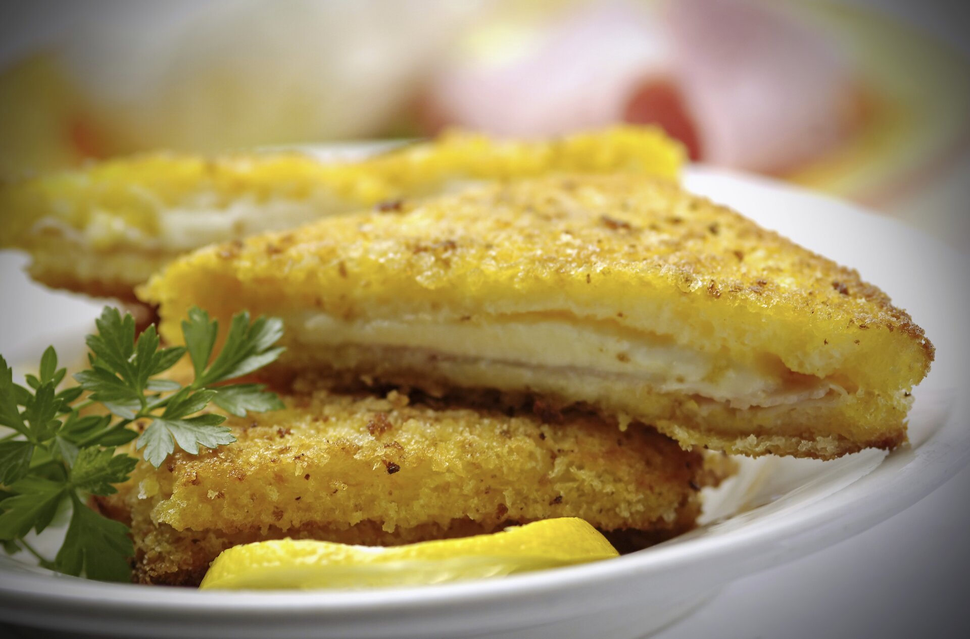 La mozzarella in carrozza con besciamella con la ricetta semplice