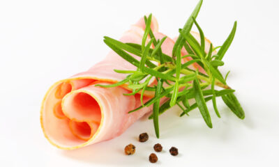 Gli involtini di prosciutto cotto freddi ideali per il buffet