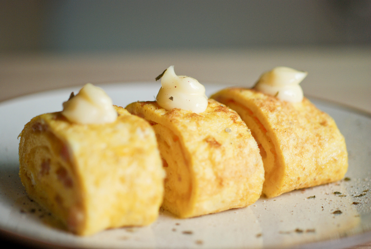 I rotolini di frittata ripieni da servire come antipasto