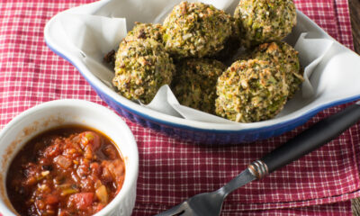Le polpette ai broccoli e carote con la ricetta vegetariana