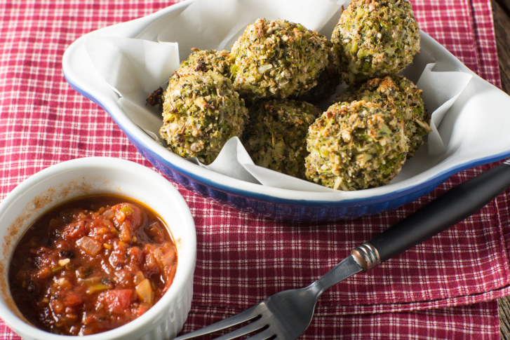 Le polpette ai broccoli e carote con la ricetta vegetariana