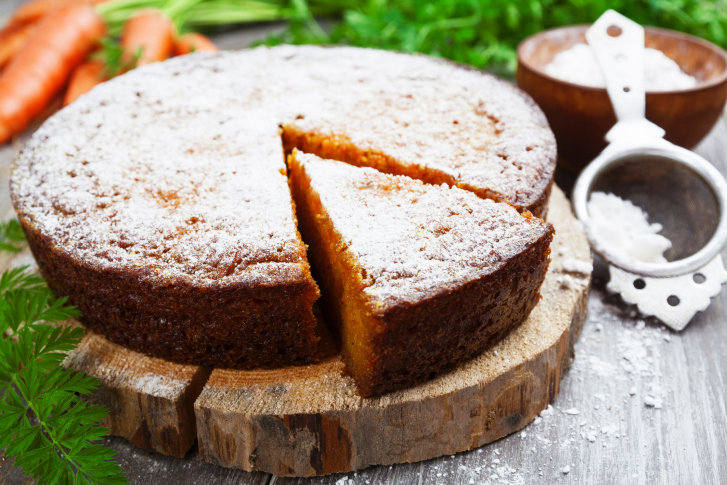 La torta all’arancia e carote senza burro per una colazione sana