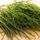 Gli agretti con salsa di acciughe per un contorno saporito