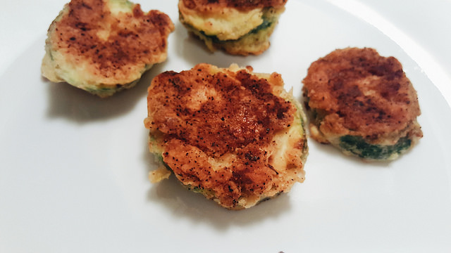 Le frittelle vegane salate per un antipasto sfizioso