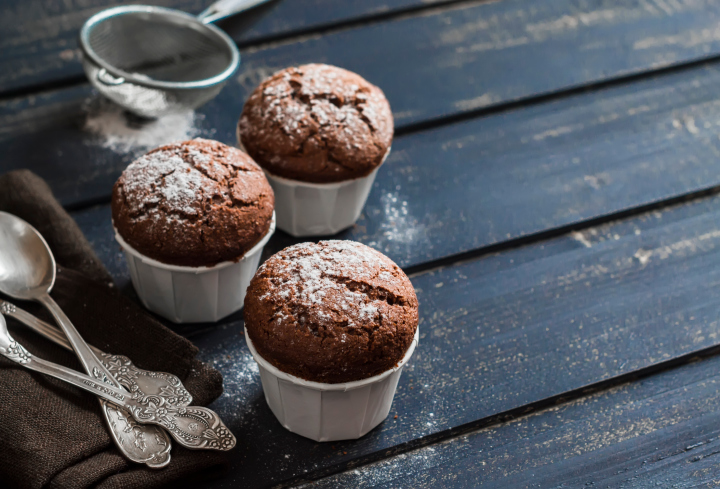 I muffin alla ricotta e cioccolato fondente con la ricetta veloce