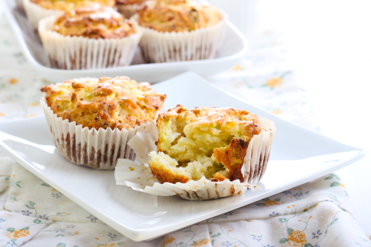 I muffin alla ricotta e zucchine senza uova adatti all’aperitivo