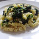 La pasta con catalogna e acciughe per un primo semplice