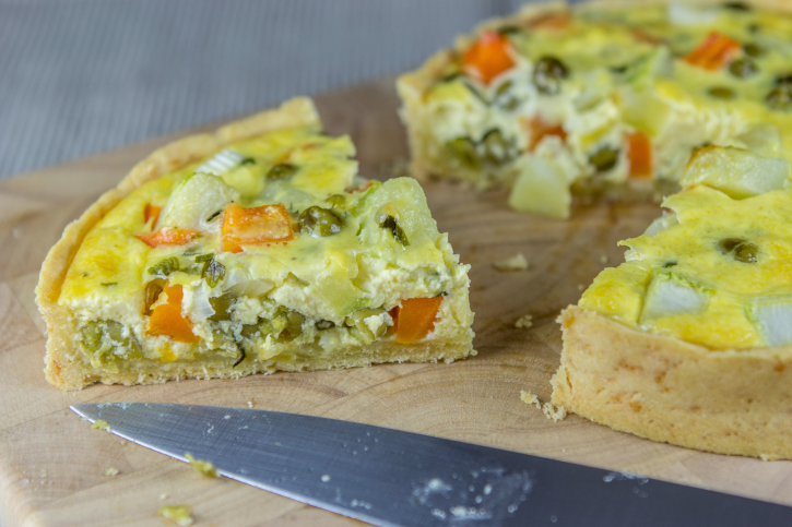 La quiche alle carote e piselli perfetta per tutta la famiglia