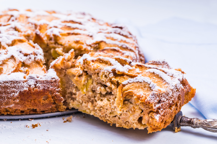 La torta di grano saraceno mele e noci perfetta per la colazione