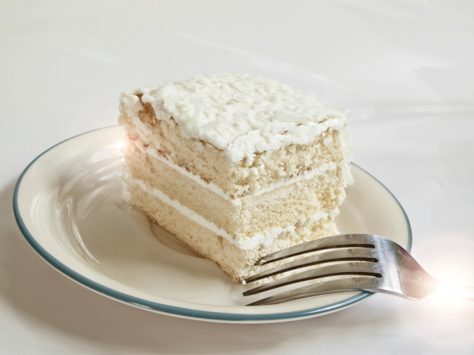 La torta paradiso con crema al latte condensato per il dessert di fine pasto