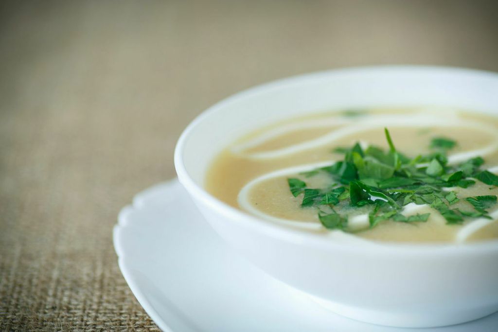 La  zuppa di cavolfiori e patate con la ricetta facile