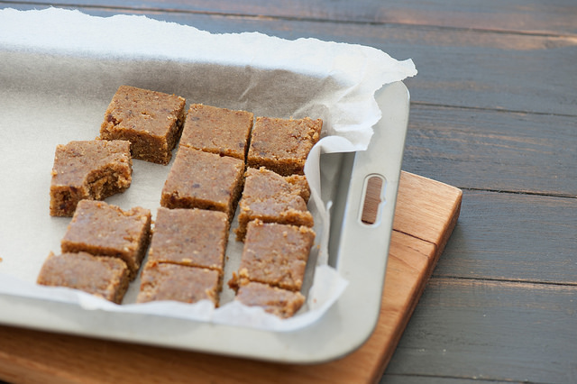 I blondies alle pere con la ricetta facile e veloce