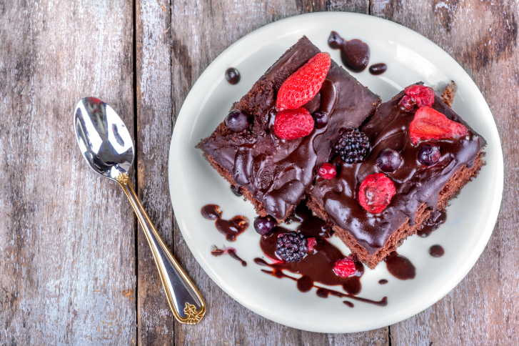 La ricetta dei brownies alle fragole per una variante golosa