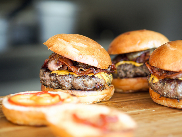 Come cucinare l’hamburger ai bambini: le idee più sfiziose