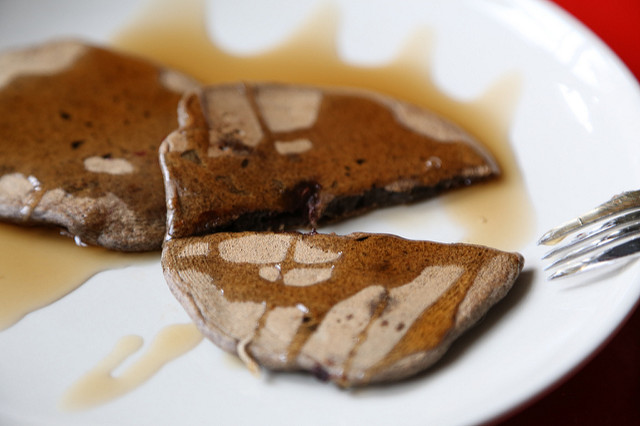 I pancake al cioccolato con la ricetta senza uova